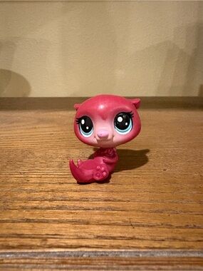 Littlest Pet Shop Pink Sea Creature Figure with Blue Eyes